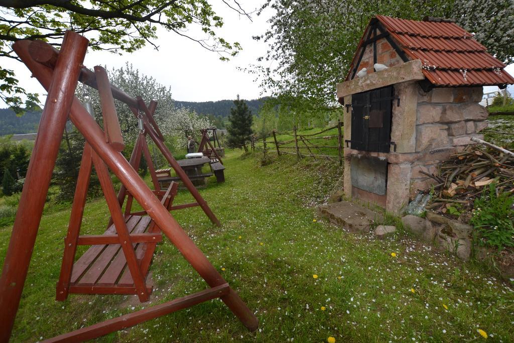 Zagroda Agroturystyczna Wiecha Mieroszow Exteriör bild