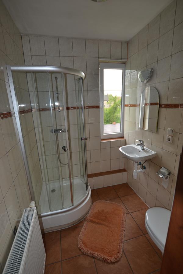 Zagroda Agroturystyczna Wiecha Mieroszow Exteriör bild