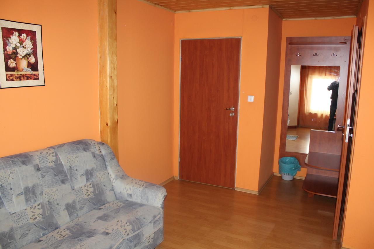 Zagroda Agroturystyczna Wiecha Mieroszow Exteriör bild